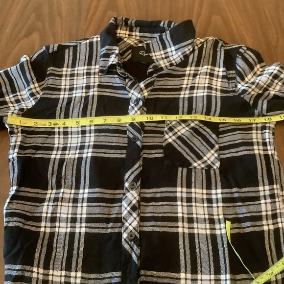 Rails Hunter Plaid Button Down Shirt – Black Sky Ivory
Size:Medium - Picture 12 of 13
